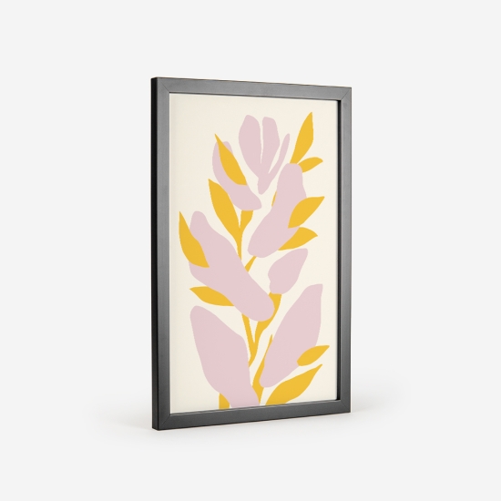 Poster de um arranjo floral com formas abstratas em tons de rosa e amarelo, representando flores e folhas num fundo claro. 3